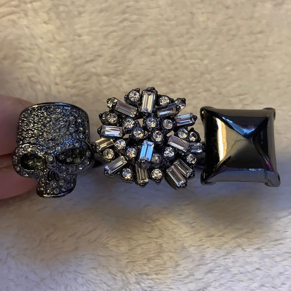 BCBG 3 finger ring ❗️Price drop❗️